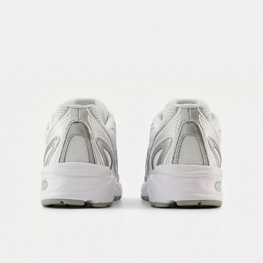740 White with Metallic Silver and Reflection