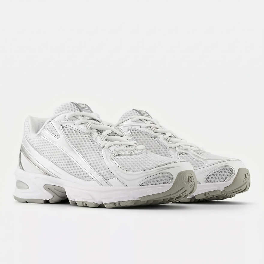 740 White with Metallic Silver and Reflection