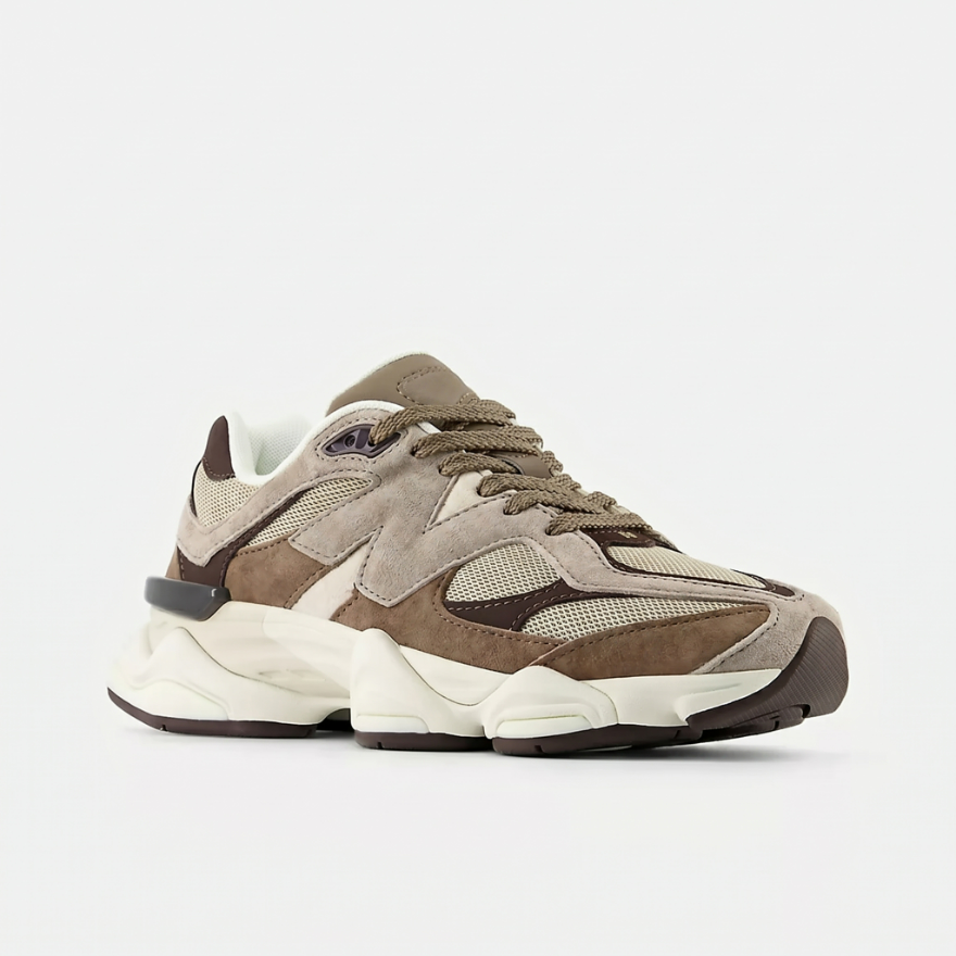 9060 Thunder Brown with Stoneware and Black Coffee