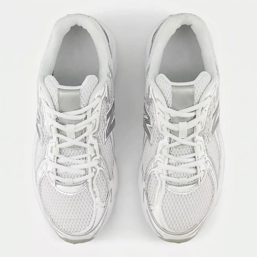 740 White with Metallic Silver and Reflection