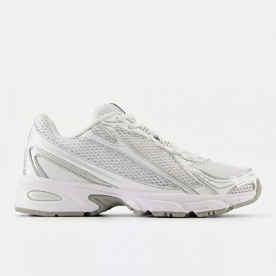 740 White with Metallic Silver and Reflection