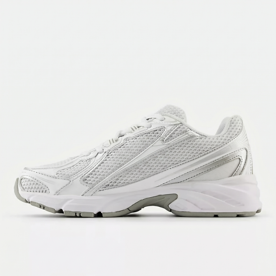 740 White with Metallic Silver and Reflection