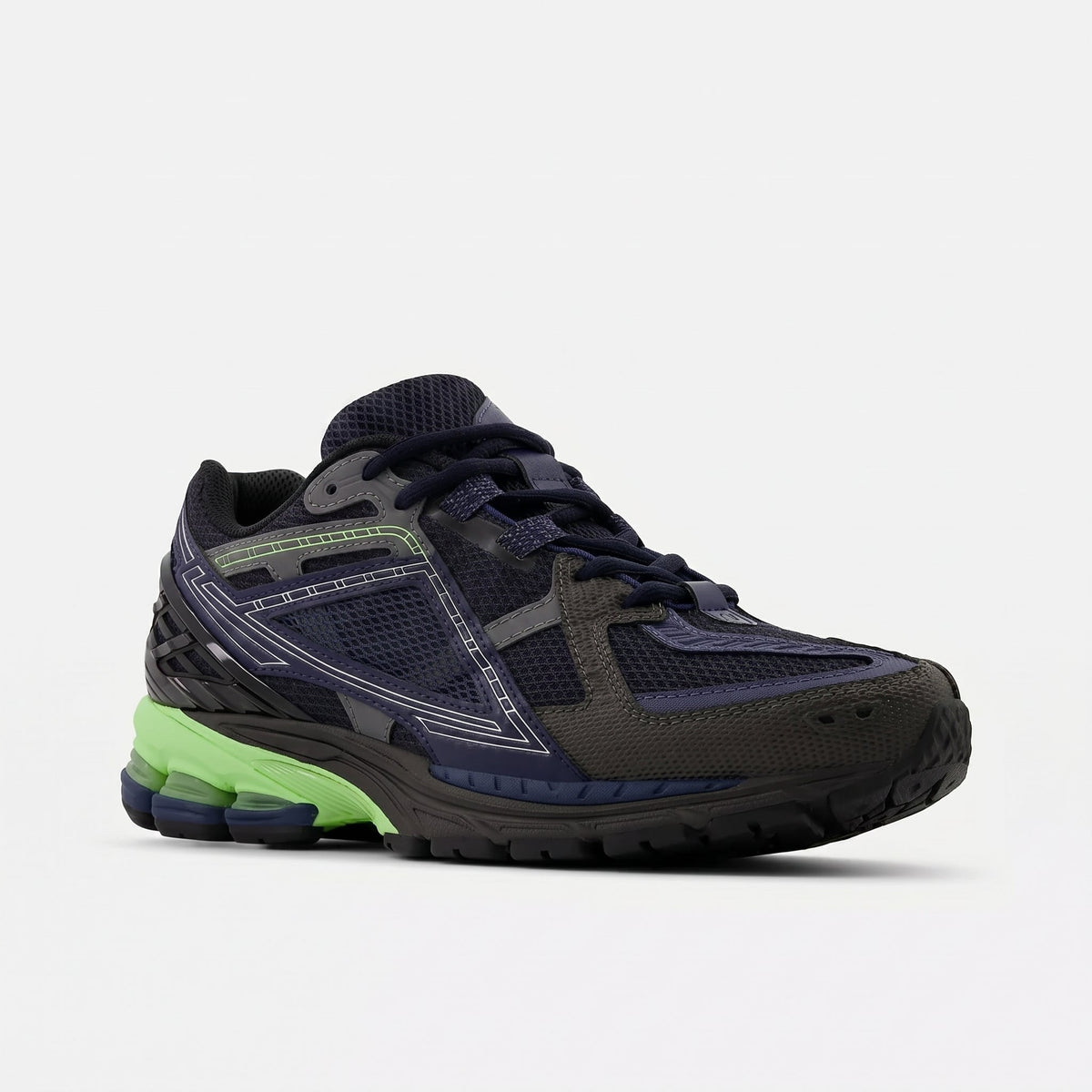 1906N Unisex Sneakers